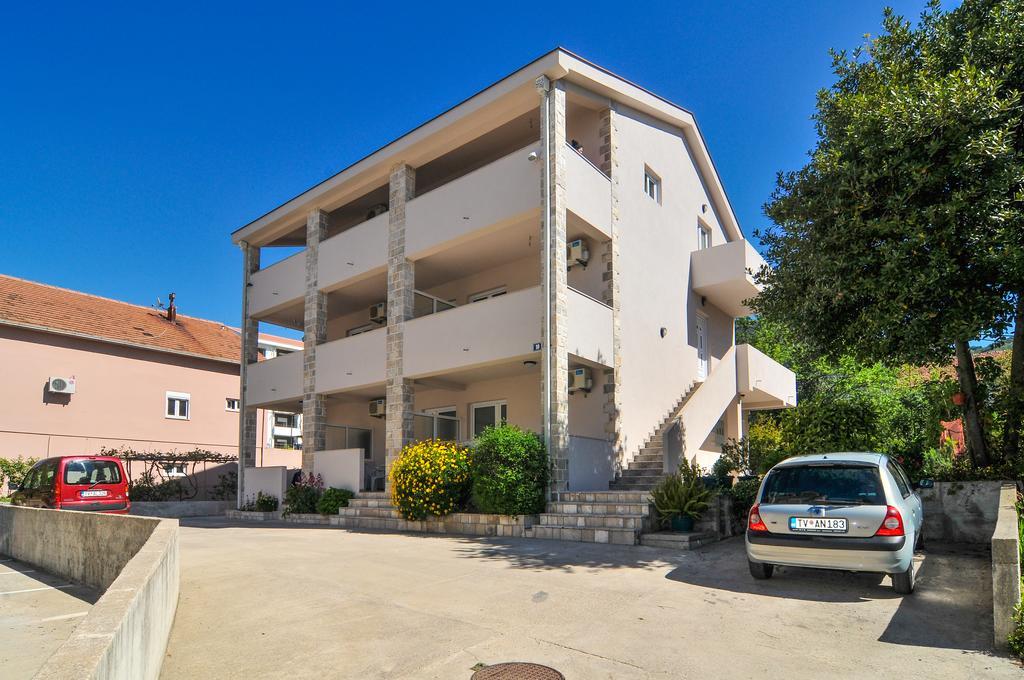 Apartments Samardzic Tivat Exteriör bild