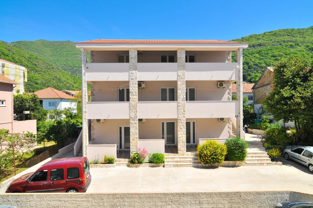 Apartments Samardzic Tivat Exteriör bild