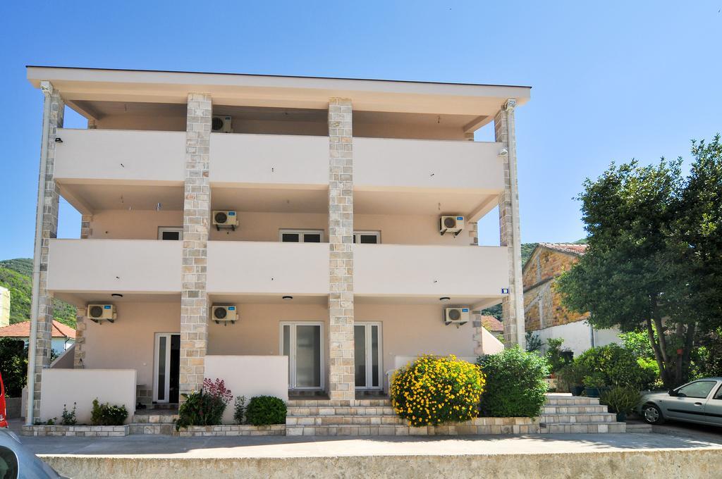 Apartments Samardzic Tivat Exteriör bild