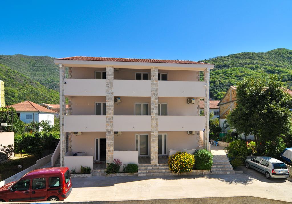 Apartments Samardzic Tivat Exteriör bild