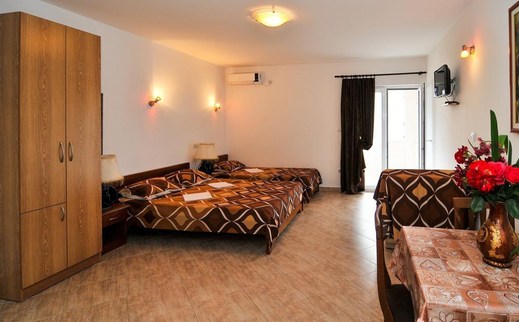 Apartments Samardzic Tivat Exteriör bild